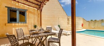 Escape w/Private pool, indoor hot tub & BBQ terrace