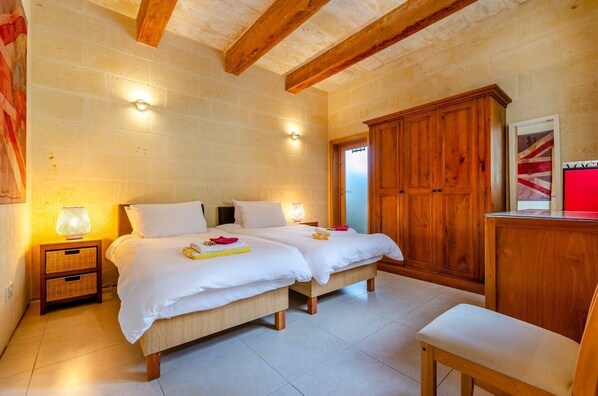 2 室のベッドルーム、アイロン / アイロン台、WiFi (無料)、ベッドシーツ