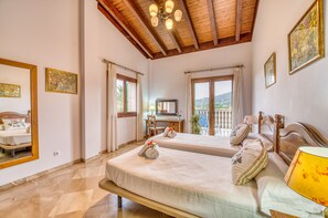 6 間睡房、房內夾萬、熨斗/熨衫板、免費 Wi-Fi