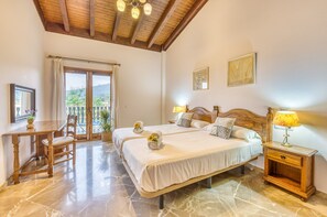 6 soverom, safe på rommet, strykejern/-brett og wi-fi (inkludert)