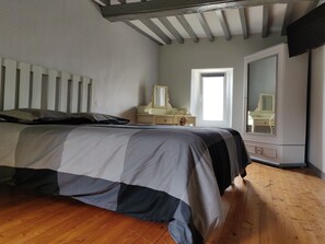1 chambre, bureau, Wi-Fi gratuit, draps fournis