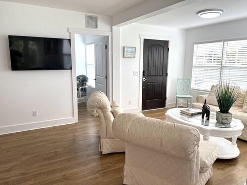 Villa Blanca all new close to beach 