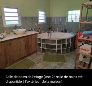 Douche, serviettes fournies