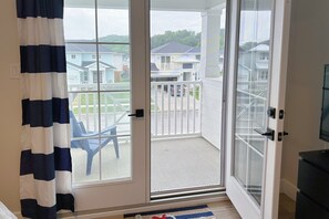Interior - Beautiful brand new 4 bedroom, 3 bath home - Port Stanley, ON Kokomo Beach Club  (Port Stanley)
