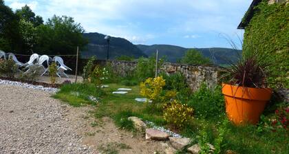 Grange rĂ©novĂ©e au cĆur de la LozĂšre