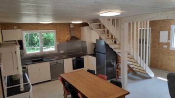 Refrigerador, microondas, horno, placa de cocina