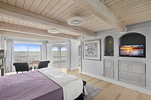 4 dormitorios, escritorio, tabla de planchar con plancha y cuna de viaje