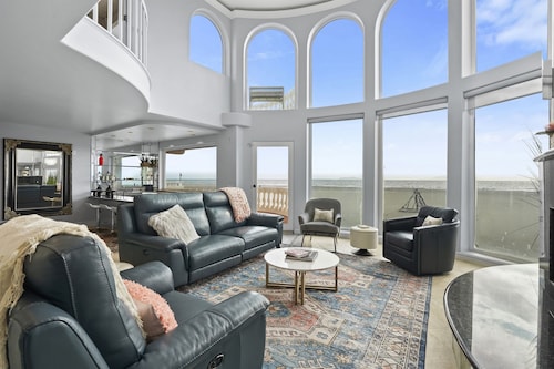 Luxury Oceanfront Vacation Home on Hollywood Beach