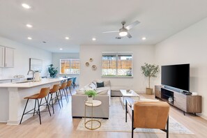 Smart TV, books, stereo