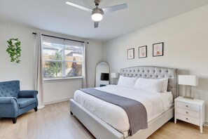 4 bedrooms, desk, iron/ironing board, travel crib