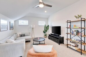 Smart TV, books, stereo