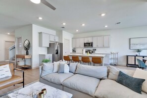 Smart TV, books, stereo