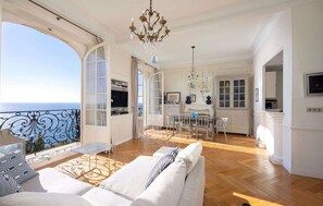 Living area - Sea View Apartment - 2 mn to the Beach & 10mn to Monaco (Cap-d'Ail)