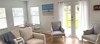 Villa Aqua Historic fully restored villa close to beach and down town 