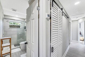 milieuvriendelijk toiletgerief, een haardroger, handdoeken, zeep