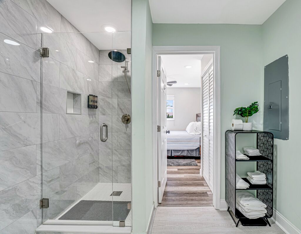 3 bedrooms, in-room safe, iron/ironing board, free WiFi