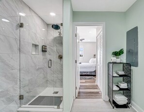 3 bedrooms, in-room safe, iron/ironing board, free WiFi