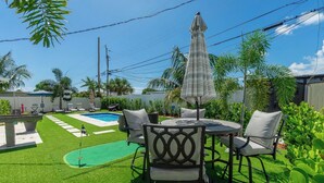 Outdoor dining - Nova Oasis :- Your private vacation playground (West Palm Beach)