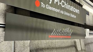 A sign for Gallery PI-Chinatown with directions to Glenmont via Union Station. - Luxury Downtown DC Apartment - Near City Center (Washington)