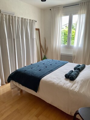 4 chambres, fer et planche à repasser, Wi-Fi, draps fournis