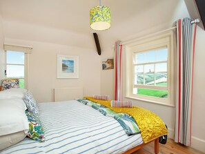 4 bedrooms, free WiFi, bed sheets