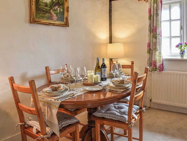 Dining - 2 bedroom accommodation in Hailsham (Hailsham)