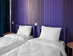 Quarto casal básico, 2 camas de solteiro | Wi-Fi de cortesia