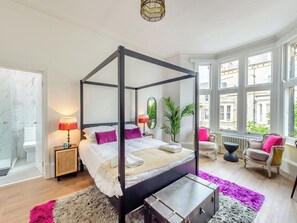 5 bedrooms, free WiFi, bed sheets