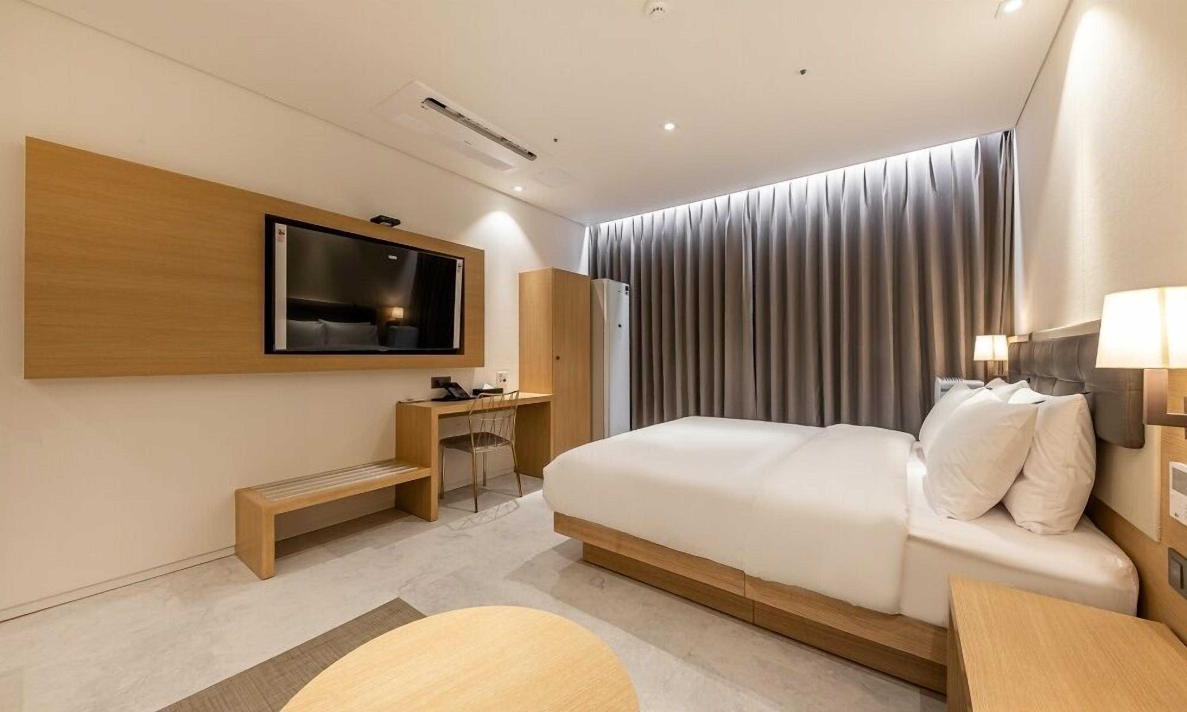 Deluxe Double Room | Individually decorated, individually furnished, desk, free WiFi