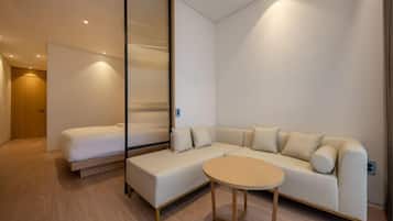 Suite | Individually decorated, individually furnished, desk, free WiFi