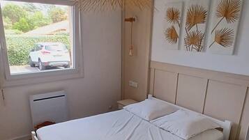 2 Schlafzimmer, Bügeleisen/Bügelbrett