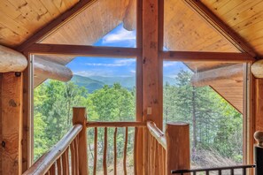 Interior - Stunning Views - Amazing Mountain Views by Heavenly Views Resort (Gatlinburg)