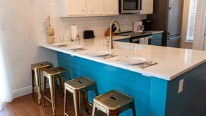 冷蔵庫、電子レンジ、オーブン、食器洗い機