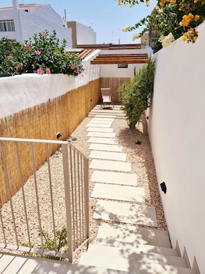 Habitación doble, accesible para personas con discapacidad, vistas al jardín (With Private Garden) | Terraza o patio