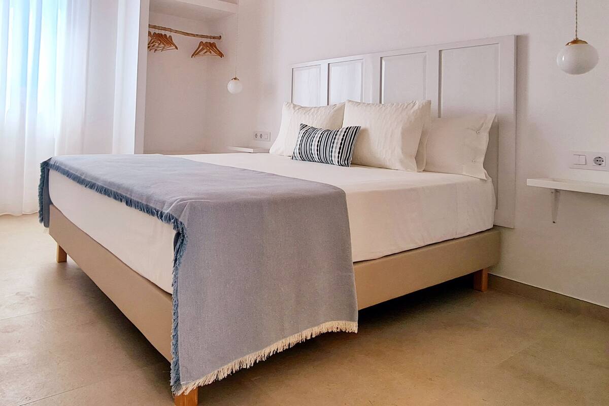 Ropa de cama de alta calidad, edredones de plumas, cortinas opacas