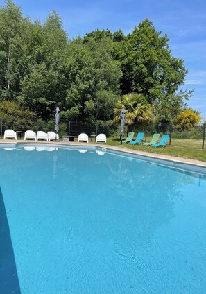 A heated pool - Farmhouse and Cottage with heated pool, Sleeps 9 (Saint-Nicolas-du-Pélem)