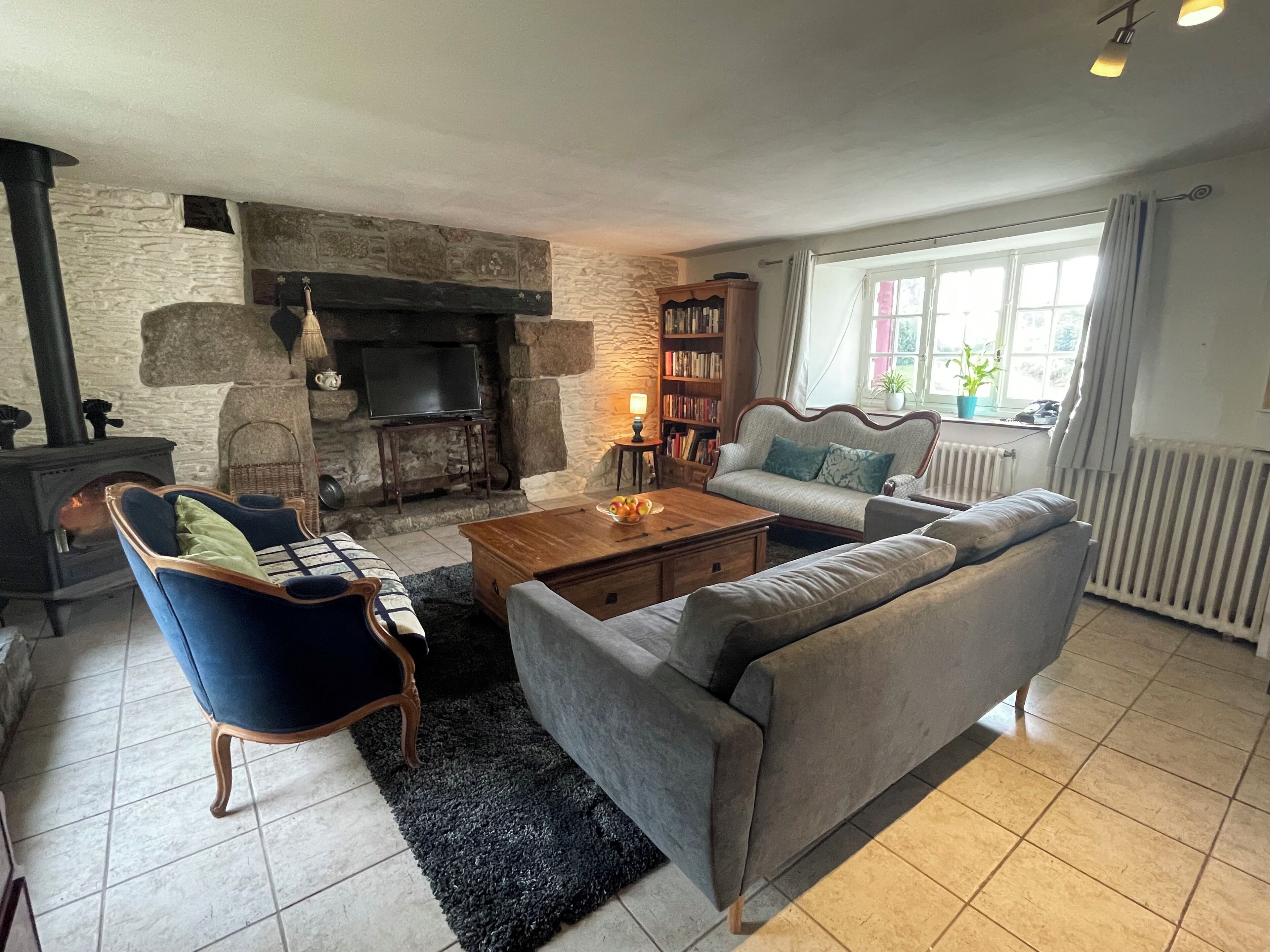 TV, lareira, DVD player, pebolim