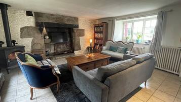 TV, lareira, DVD player, pebolim