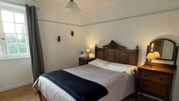 4 quartos, cofres nos quartos, berço de viagem, Wi-Fi