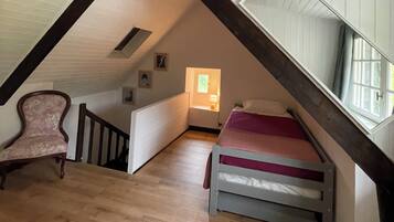 4 bedrooms, in-room safe, travel cot, WiFi