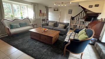 TV, lareira, DVD player, pebolim