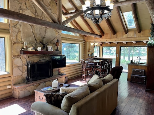 Picturesque retreat inspired by Thomas Kinkade, situated on 1.5 acres!