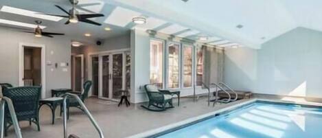 Innenpool, beheizter Pool