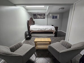 3 habitaciones, tabla de planchar con plancha, wifi y ropa de cama