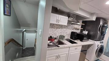 Køleskab, mikrobølgeovn, ovn, kogeplade