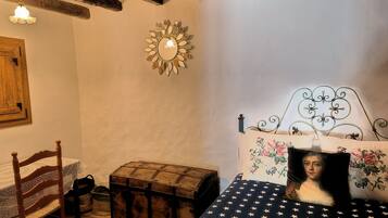 1 bedroom, desk, iron/ironing board, WiFi