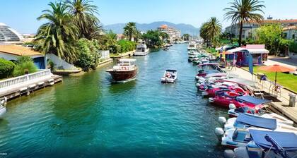 THE BLUE HOUSE OF THE COSTA BRAVA Arlet s corner