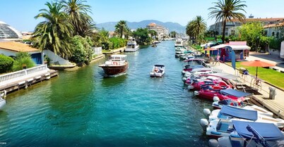 THE Blue House OF THE Costa Brava Arlet s Corner