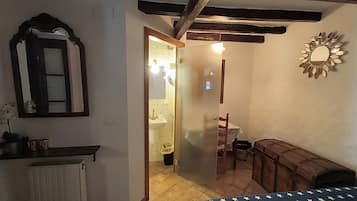 1 bedroom, desk, iron/ironing board, WiFi