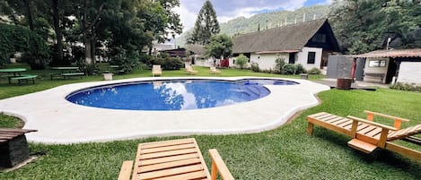 14 outdoor pools